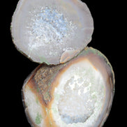 Agate geode 92*80*36mm  (312+83g) 395g in sunlight - Rocks and Things Store