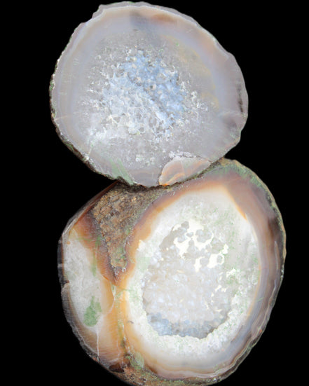 Agate geode 92*80*36mm  (312+83g) 395g in sunlight - Rocks and Things Store