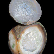 Agate geode 92*80*36mm  (312+83g) 395g in sunlight - Rocks and Things Store