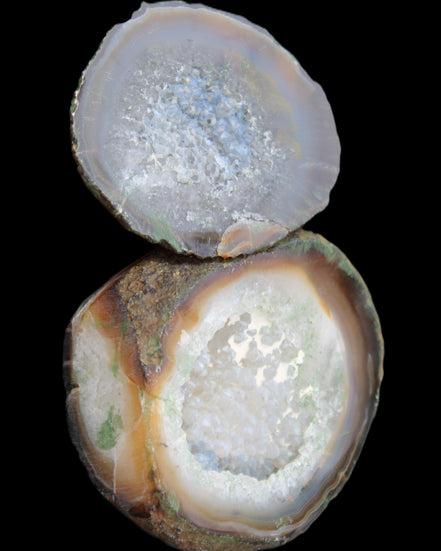Agate geode 92*80*36mm  (312+83g) 395g in sunlight - Rocks and Things Store