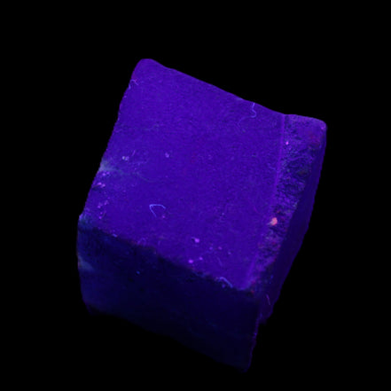 Sapphire cube from Sri Lanka (dyed) 24mm 141ct in UV light - Rocks and Things Store