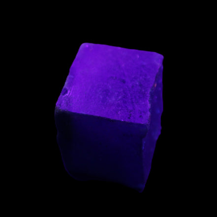 Sapphire cube from Sri Lanka (dyed) 24mm 141ct in UV light - Rocks and Things Store