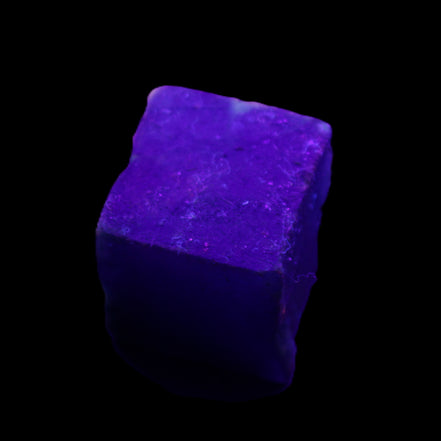 Sapphire cube from Sri Lanka (dyed) 24mm 141ct in UV light - Rocks and Things Store