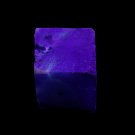 Sapphire cube from Sri Lanka (dyed) 24mm 141ct in UV light - Rocks and Things Store