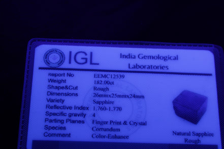 Sapphire cube from Sri Lanka (dyed) 24mm 141ct in UV light certificate - Rocks and Things Store