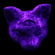 Yooperlite hand-carved Cat head 50*49mm 115g in UV light - Rocks and Things Store