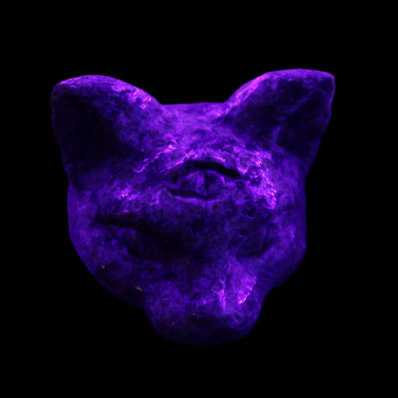 Yooperlite hand-carved Cat head 50*49mm 115g in UV light - Rocks and Things Store