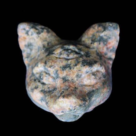 Yooperlite hand-carved Cat head 50*49mm 115g in sunlight - Rocks and Things Store
