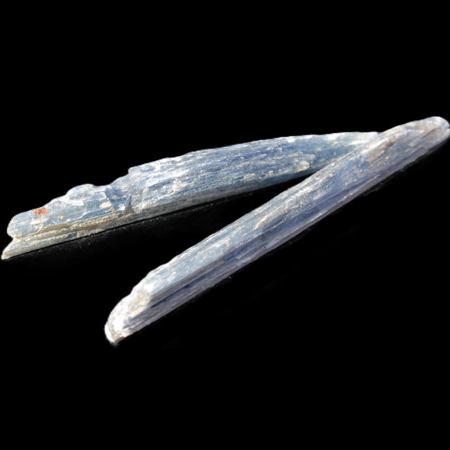 Kyanite 2 blade crystals 80/85mm 16.5g in sunlight - Rocks and Things Store