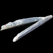 Kyanite 2 blade crystals 80/85mm 16.5g in sunlight - Rocks and Things Store