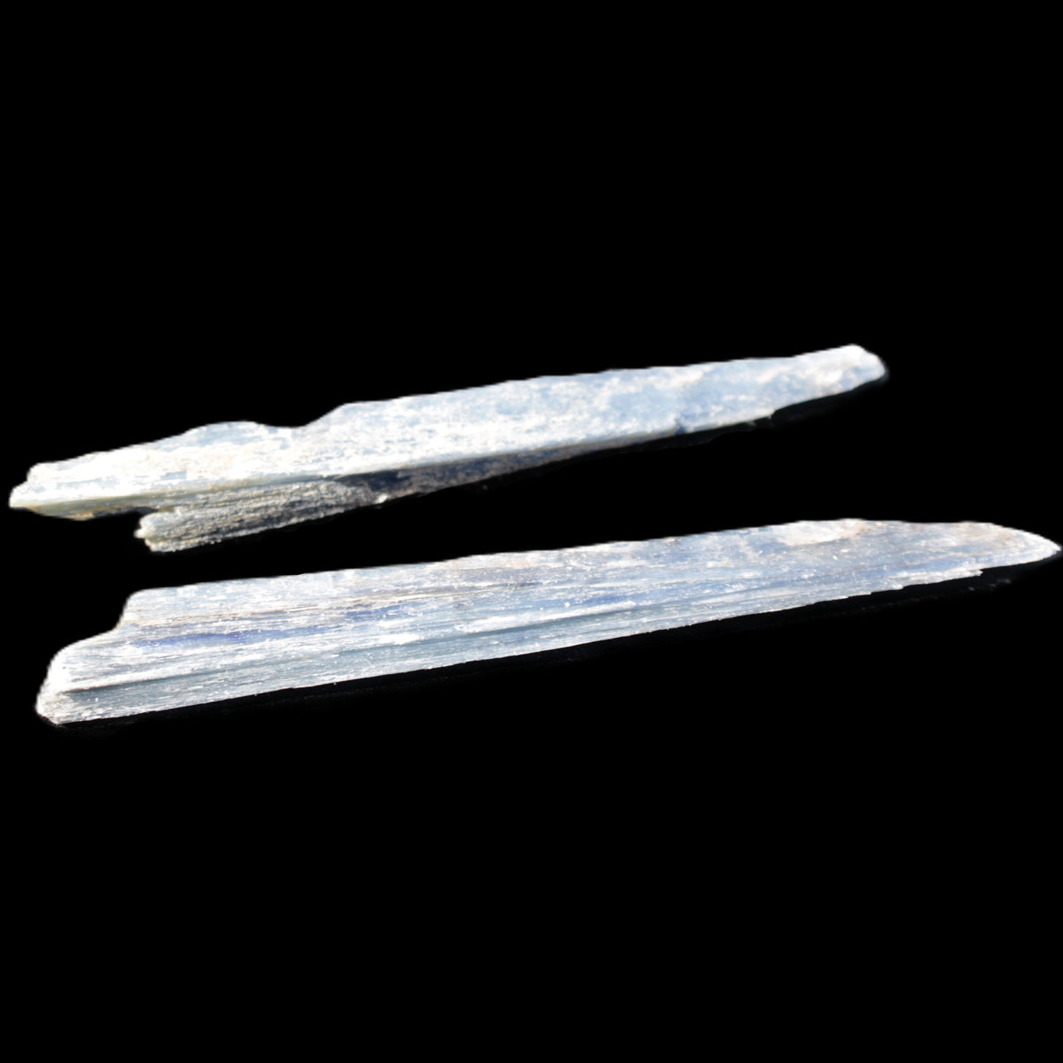 Kyanite 2 blade crystals 80/85mm 16.5g in sunlight - Rocks and Things Store
