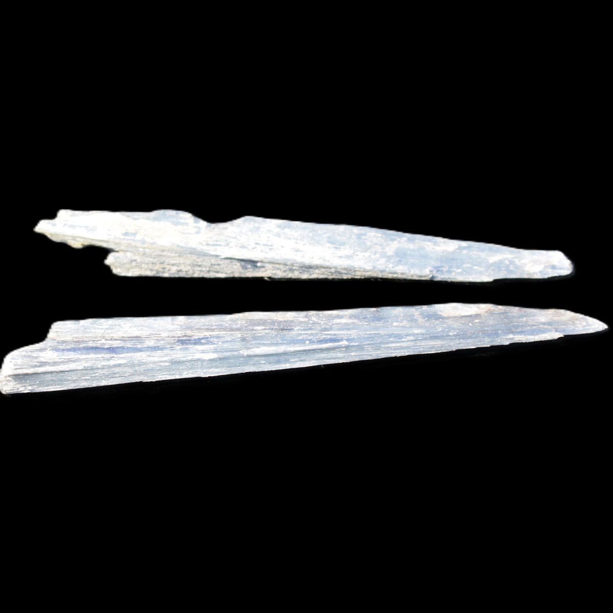 Kyanite 2 blade crystals 80/85mm 16.5g in sunlight - Rocks and Things Store