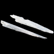Kyanite 2 blade crystals 80/85mm 16.5g in sunlight - Rocks and Things Store