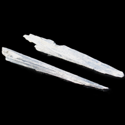 Kyanite 2 blade crystals 80/85mm 16.5g in sunlight - Rocks and Things Store
