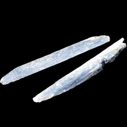 Kyanite 2 blade crystals 80/85mm 16.5g in sunlight - Rocks and Things Store