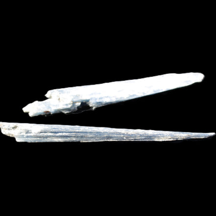 Kyanite 2 blade crystals 80/85mm 16.5g in sunlight - Rocks and Things Store