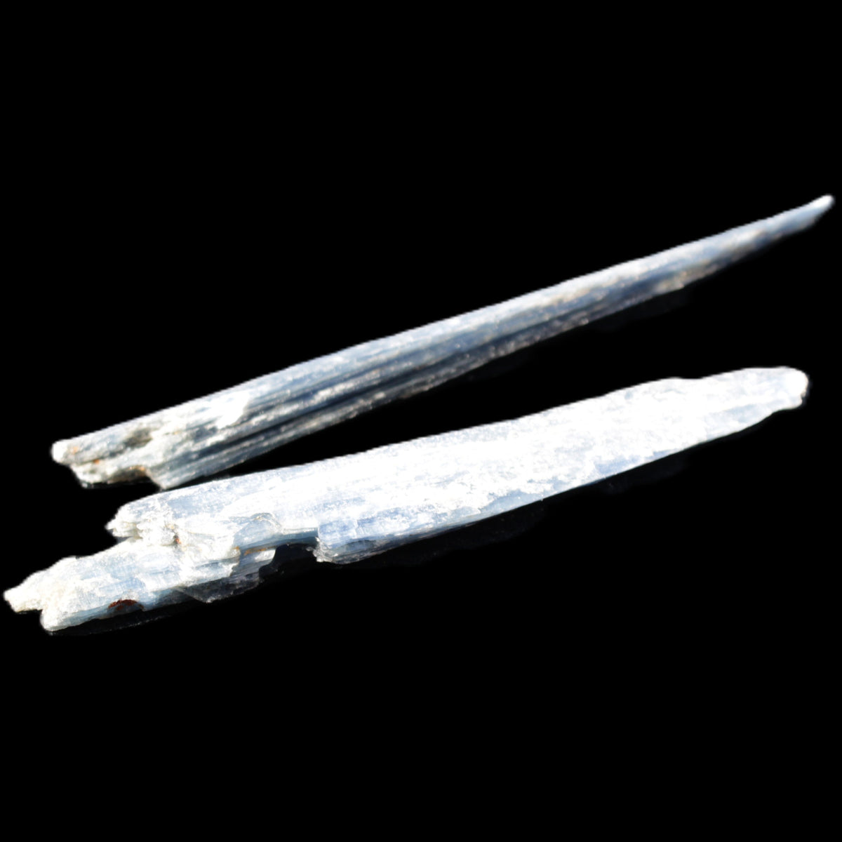 Kyanite 2 blade crystals 80/85mm 16.5g in sunlight - Rocks and Things Store