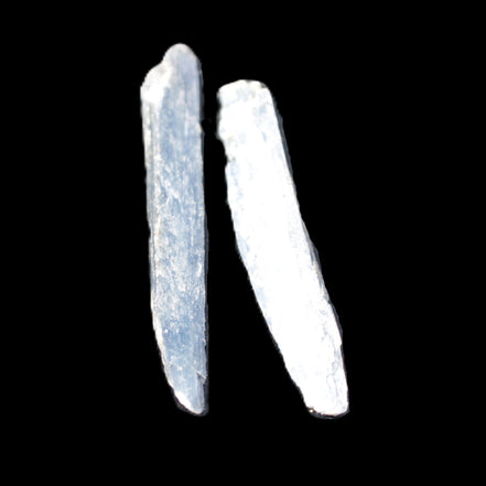 Kyanite 2 blade crystals 80/85mm 16.5g in sunlight - Rocks and Things Store