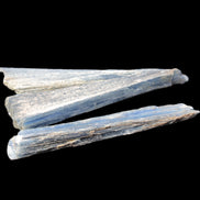 Kyanite 3 chunky blade crystals 73-90mm 67g in sunlight - Rocks and Things Store
