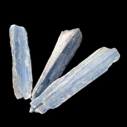 Kyanite 3 chunky blade crystals 73-90mm 67g in sunlight - Rocks and Things Store