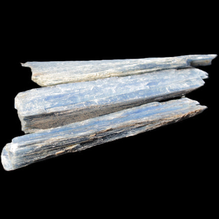 Kyanite 3 chunky blade crystals 73-90mm 67g in sunlight - Rocks and Things Store