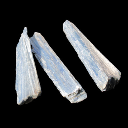Kyanite 3 chunky blade crystals 73-90mm 67g in sunlight - Rocks and Things Store
