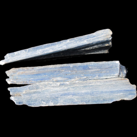 Kyanite 3 chunky blade crystals 73-90mm 67g in sunlight - Rocks and Things Store