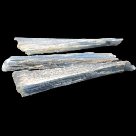 Kyanite 3 chunky blade crystals 73-90mm 67g in sunlight - Rocks and Things Store