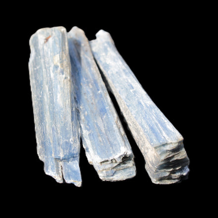 Kyanite 3 chunky blade crystals 73-90mm 67g in sunlight - Rocks and Things Store