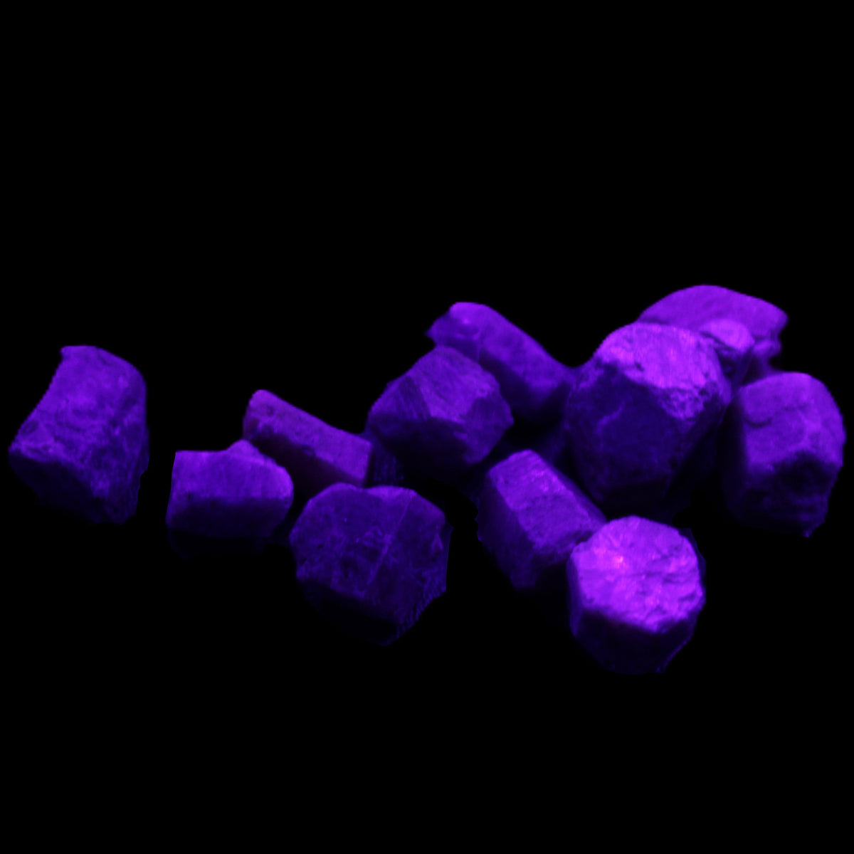 Blue/Red Sapphire/Ruby corundum 6-8 rough crystals 8g in UV light - Rocks and Things Store