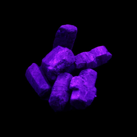 Blue/Red Sapphire/Ruby corundum 6-8 rough crystals 8g in UV light - Rocks and Things Store