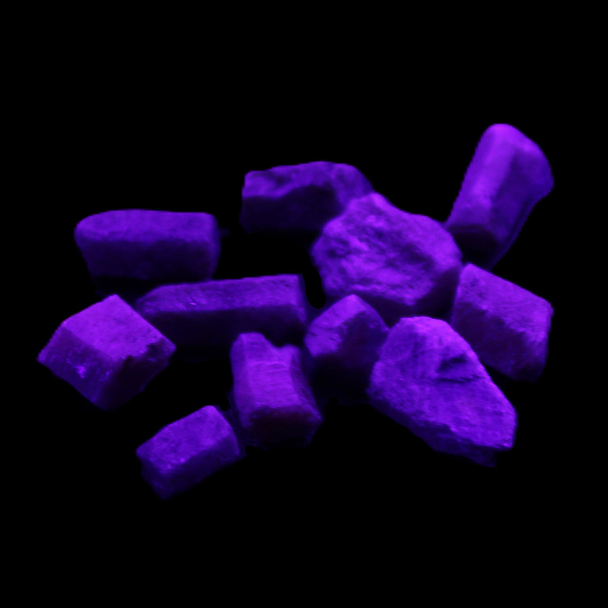 Blue/Red Sapphire/Ruby corundum 6-8 rough crystals 8g in UV light - Rocks and Things Store