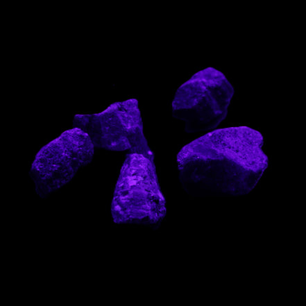 Sapphire corundum 4-6 rough crystals 8-9g in UV light - Rocks and Things Store