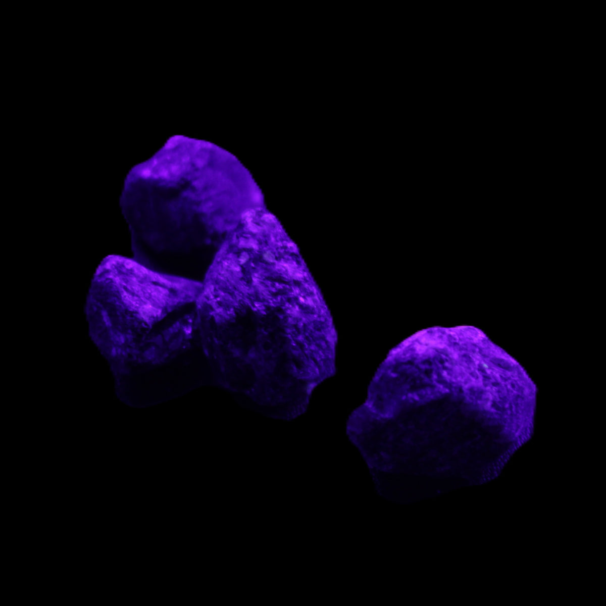 Sapphire corundum 4-6 rough crystals 8-9g in UV light - Rocks and Things Store