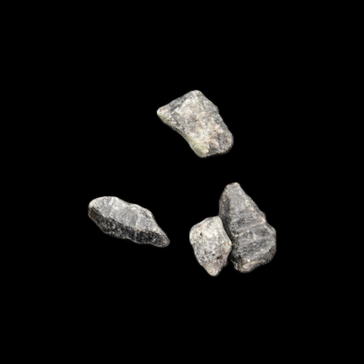 Sapphire corundum 4-6 rough crystals 8-9g in sunlight - Rocks and Things Store