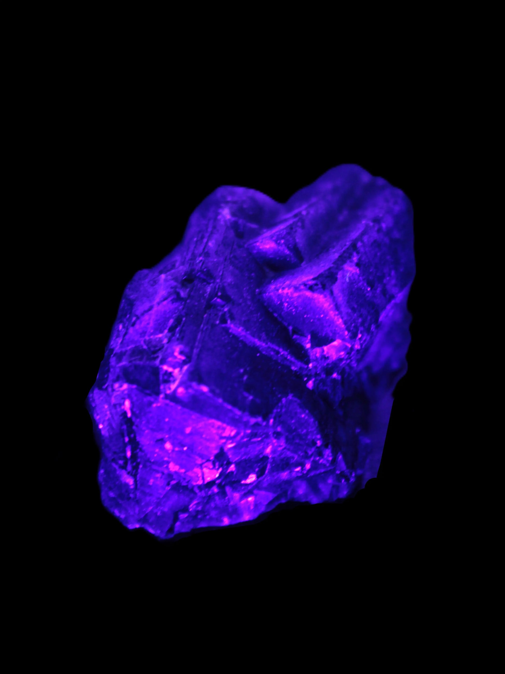 Black Rose UV-reactive Fluorite specimen 18.8g Rocks and Things Store