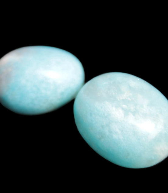 Blue Trolleite stones 15mm-23mm 12-15g in sunlight - Rocks and Things Store