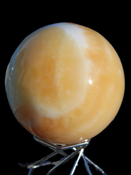 Calcite sphere 582g Rocks and Things
