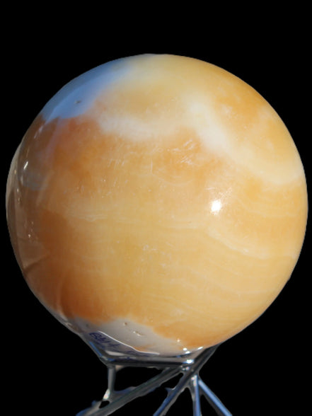 Calcite sphere 582g Rocks and Things