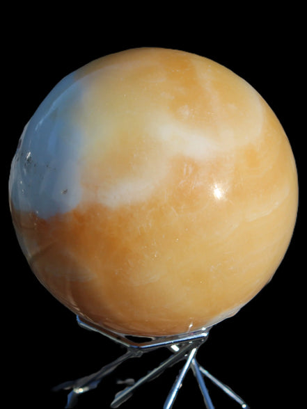 Calcite sphere 582g Rocks and Things