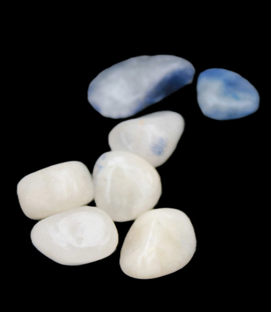Dumortierite Blue hair Quartz 7 tiny crystals 7-9g Rocks and Things