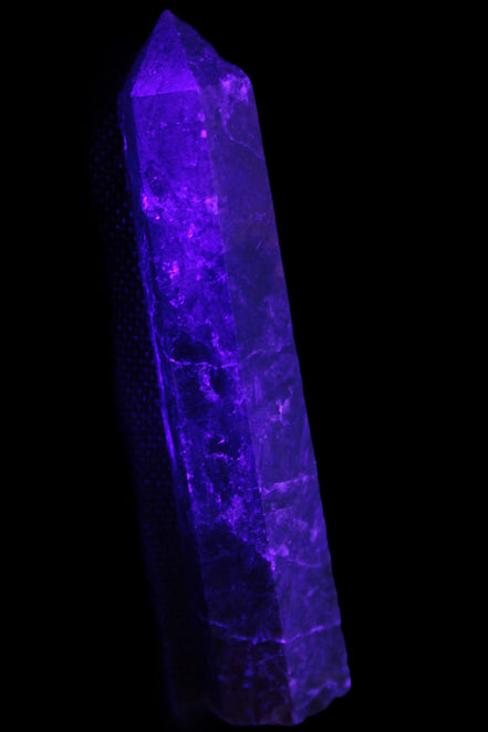 Garnet wand 88mm 56g in UV light - Rocks and Things Store