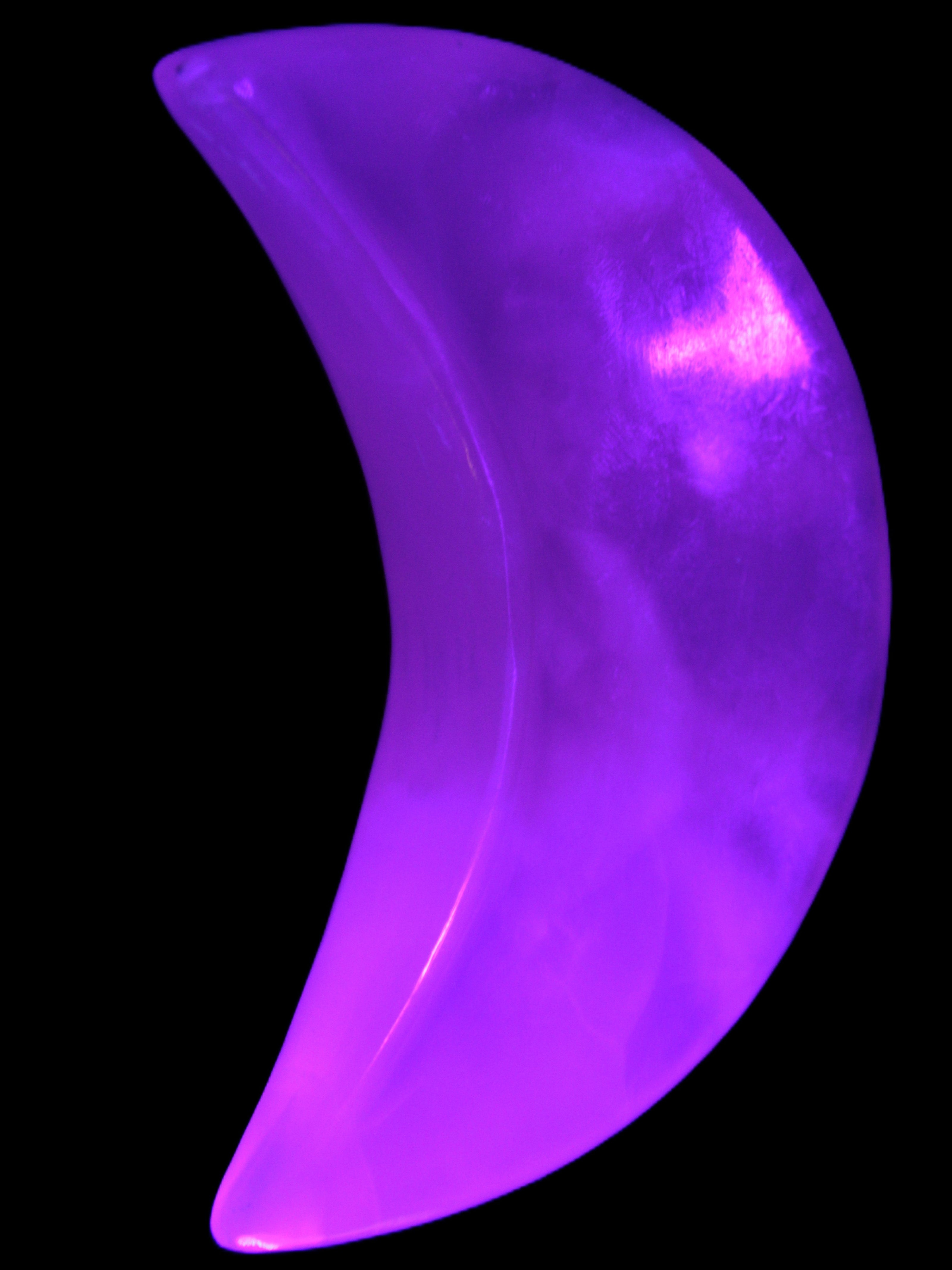 Mangano Calcite moon 72*101mm 171g Rocks and Things Store