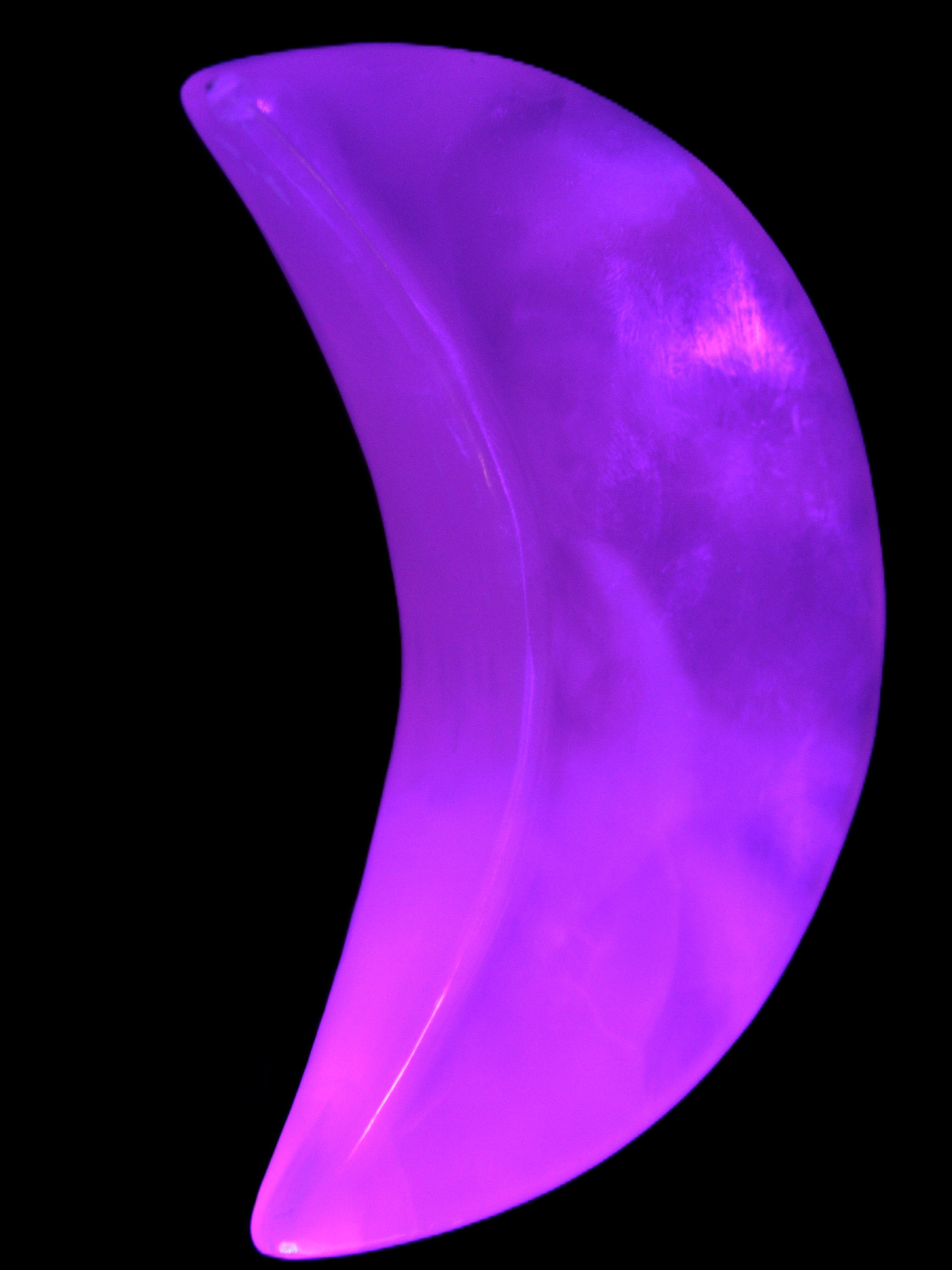 Mangano Calcite moon 72*101mm 171g Rocks and Things Store