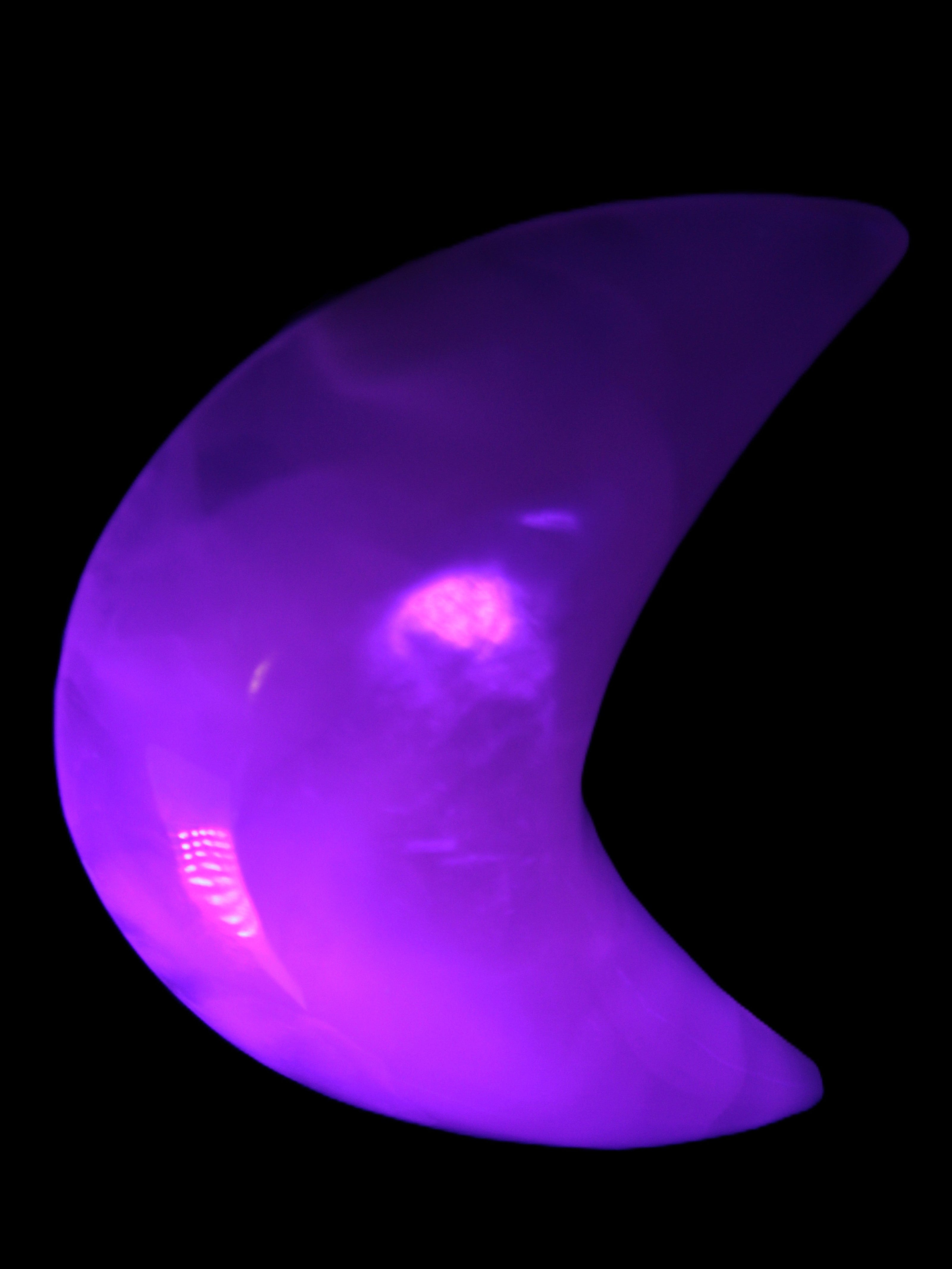 Mangano Calcite moon 72*101mm 171g Rocks and Things Store