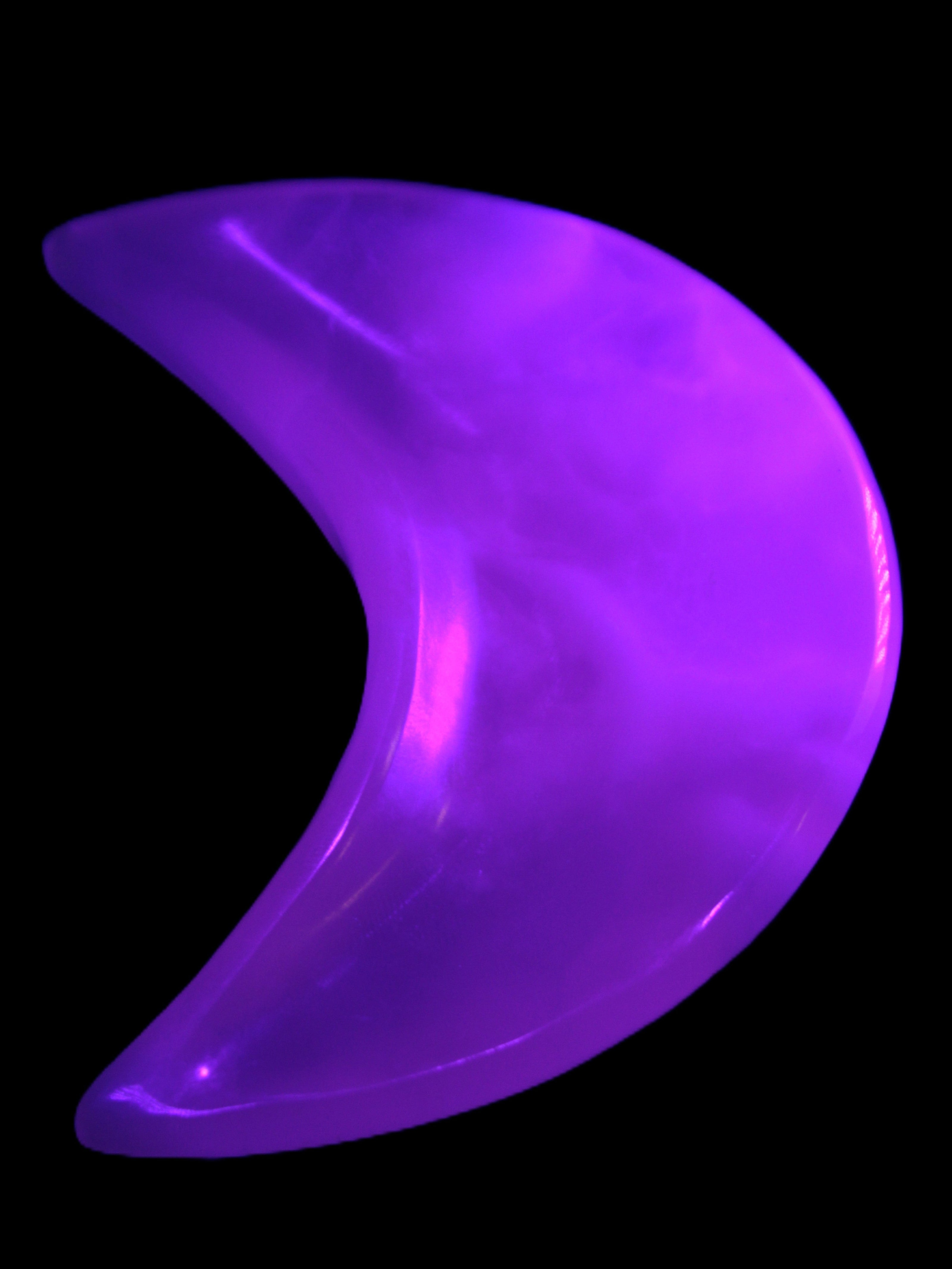 Mangano Calcite moon 72*101mm 171g Rocks and Things Store