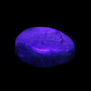 Chrysocolla 1/2 tumbled stones 22-32mm 20-25g in UV light - Rocks and Things Store