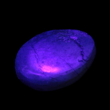 Chrysocolla 1/2 tumbled stones 22-32mm 20-25g in UV light - Rocks and Things Store