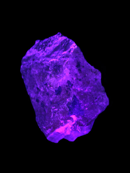 Pink Aragonite specimen from Pakistan 68*16*22mm 128.8g in UV light - Rocks and Things Store