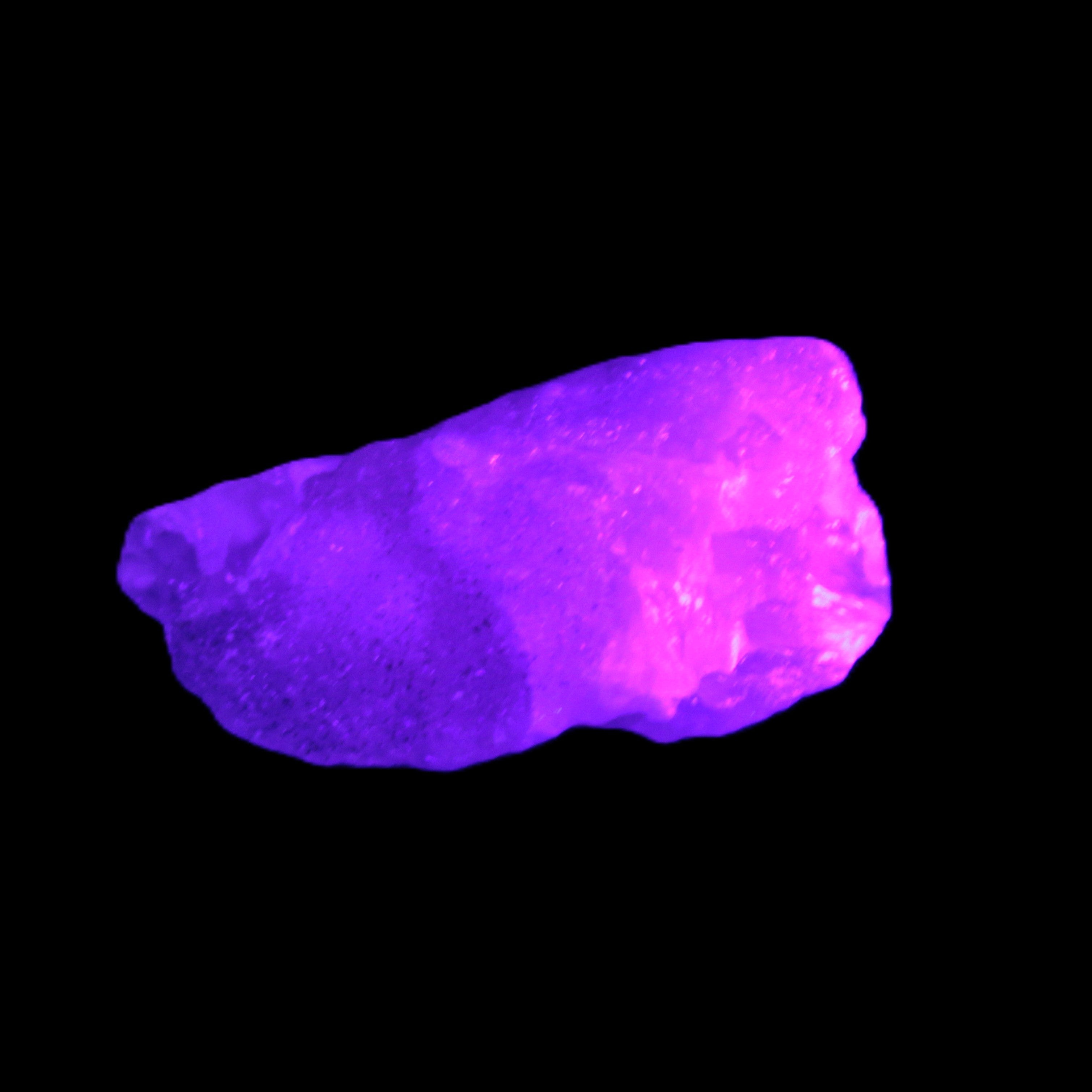 Pink Aragonite specimen 36*12*20mm 11.1g in UV light